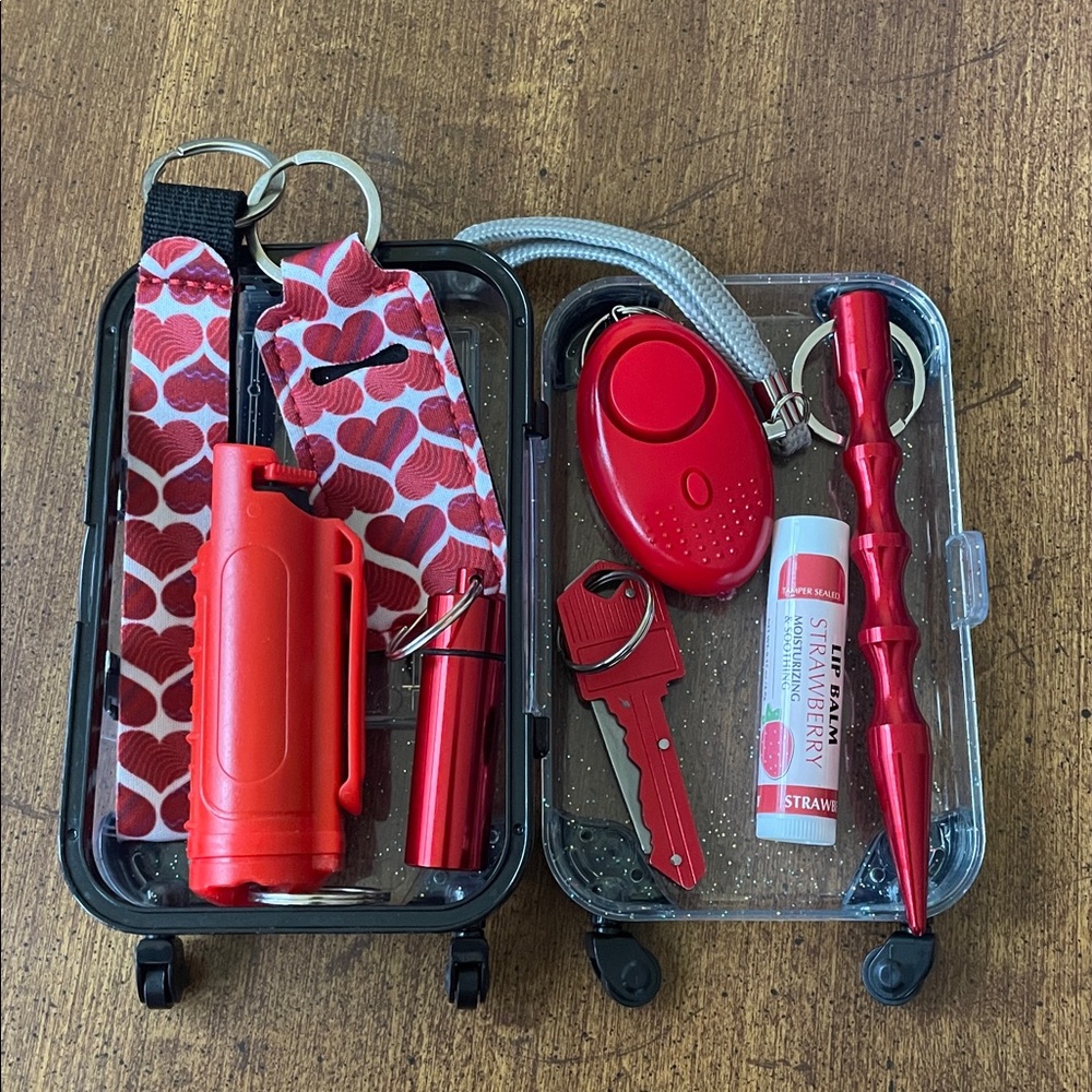 NWOT Heart Self-Defense Keychain Set